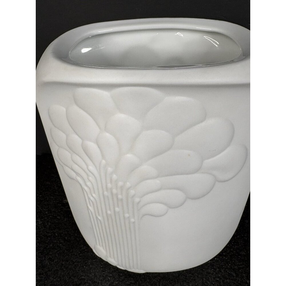 Vintage Kaiser White Oval Porcelain Bisque Vase Floral Manfred Frey West Germany - Picture 2 of 15